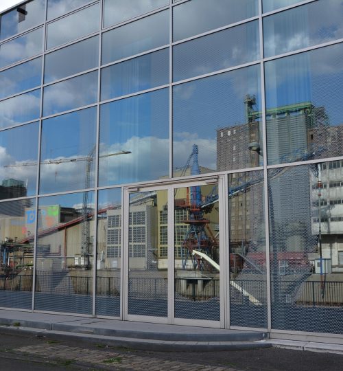 thefealdoproject-facade-6914893_1920